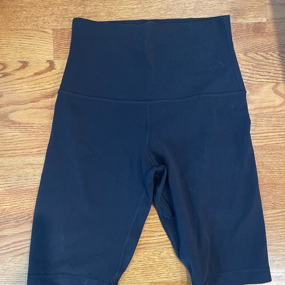 Lululemon align high waisted bike shirt - 8” inseam - size 6
